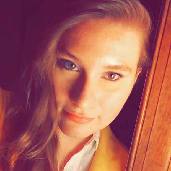 Meet your Posher, Brenda - Picture 3 of 16